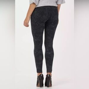 NWOT Women’s SPANX Gray Marble High Rise Jean-Ish Leggings Size M